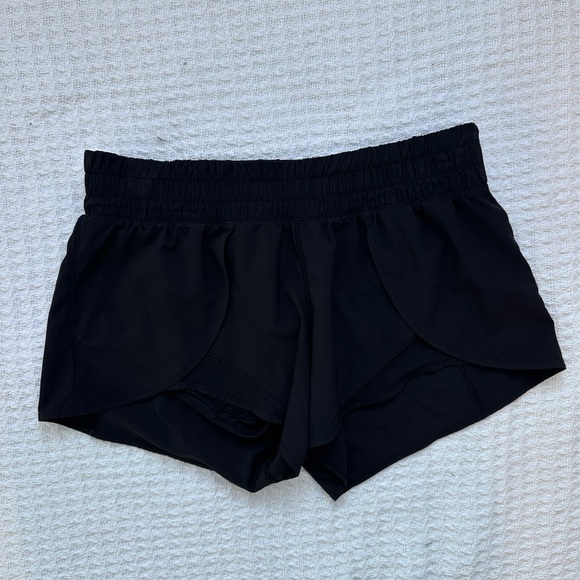 Lulu Lemon Women’s Black Athletic Shorts size 6